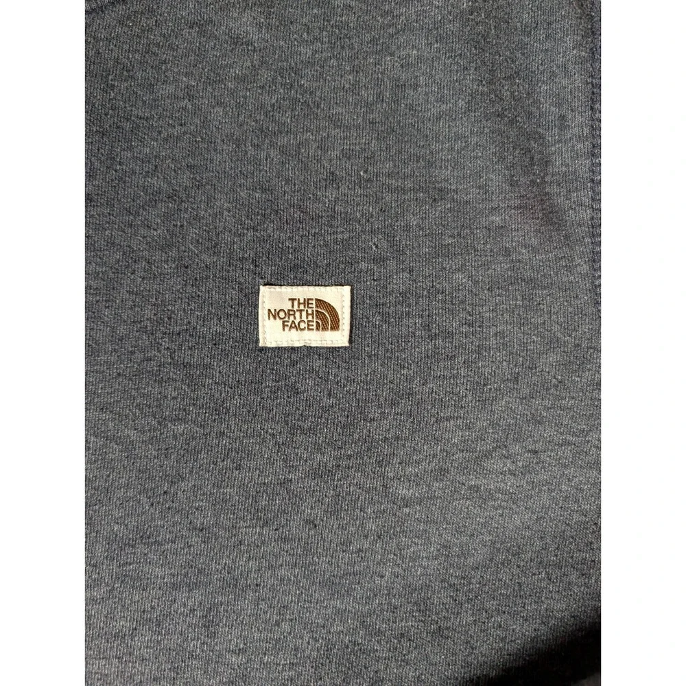 The North Face Mens Gray Heather Crewneck Fleece Box Logo Sweatshirt Regular Fit